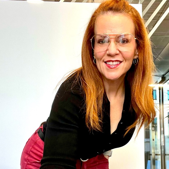 Meet your Posher, Jennifer - Picture 1 of 1